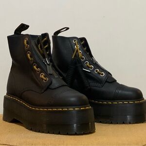 Dr. Martens Sinclair Max Platform